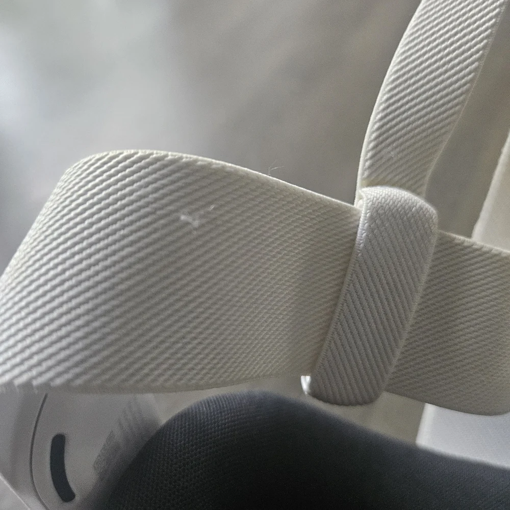 VR Headset with Controllers - White
